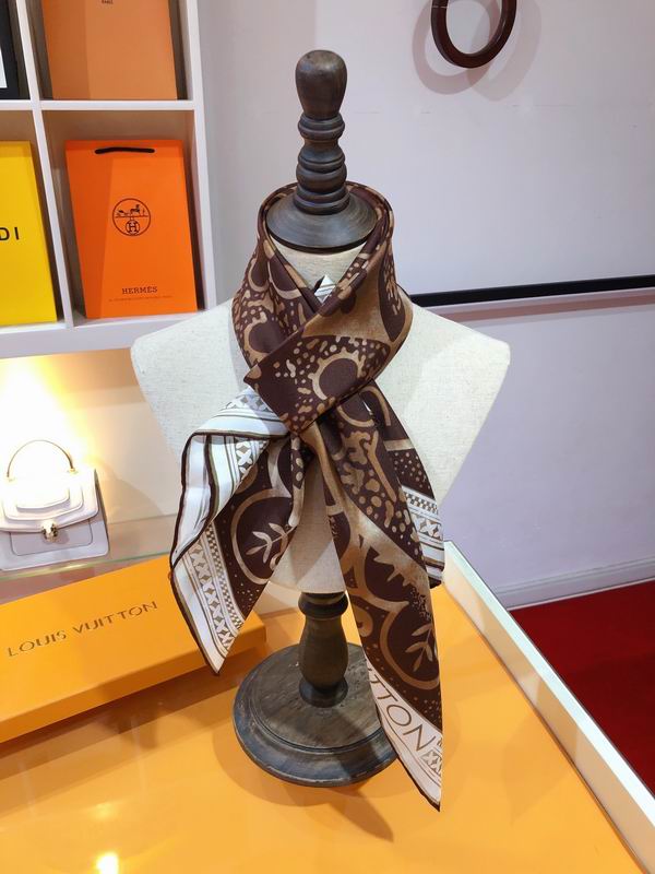 LV silk scarf 90X90cm E37 (2)